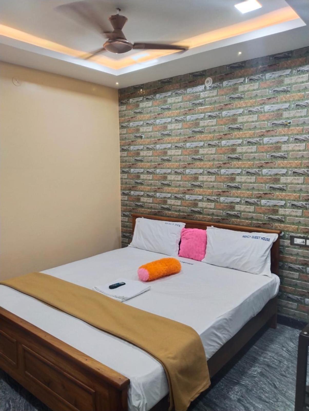 Mercy Inn Chennai Bagian luar foto